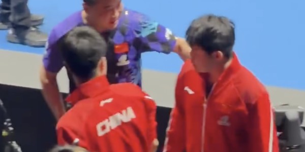 熊猫体育-解说员连连叹息 林诗栋心魔难除 回应0-3完败：整个人比较慌+着急